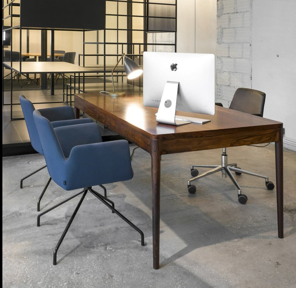 Designing a Home Office That Works: Functional Ideas with Beautiful Furniture