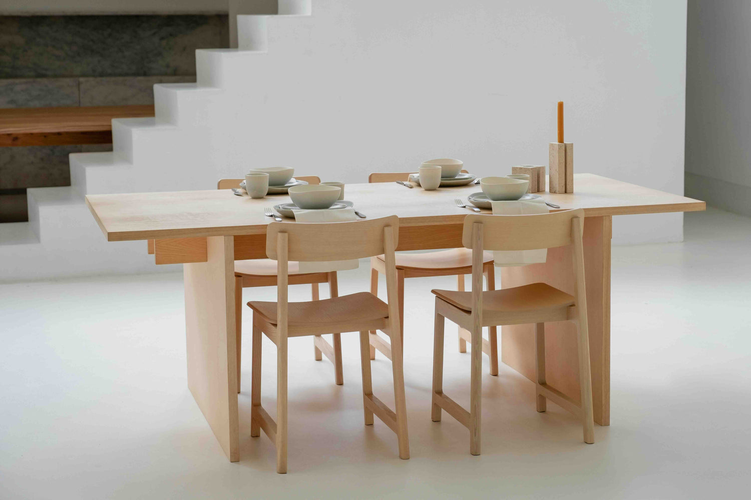 Choosing the Perfect Minimalist Dining Table