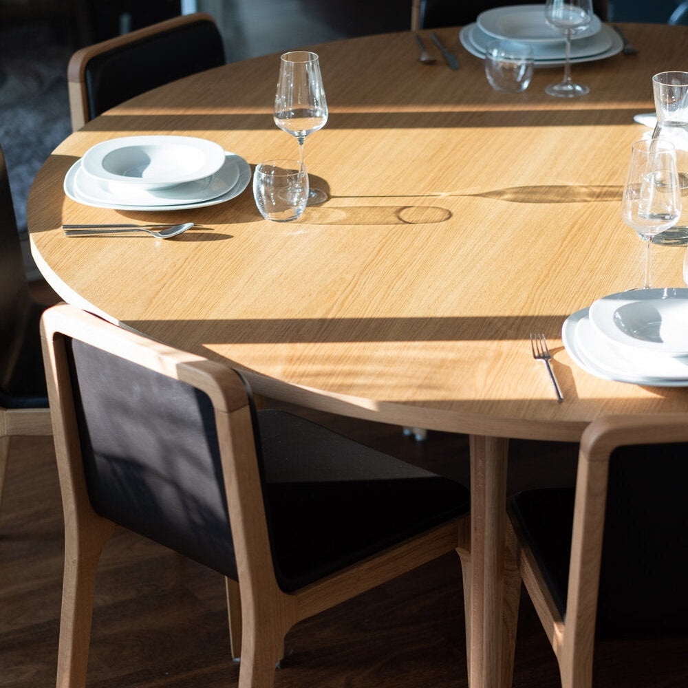 4x CAST – Minimalist Chair in Solid Wood with Customizable Seat