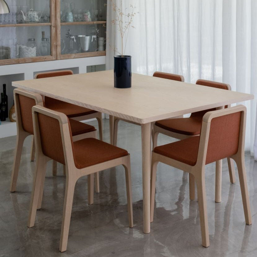 4x CAST – Minimalist Chair in Solid Wood with Customizable Seat