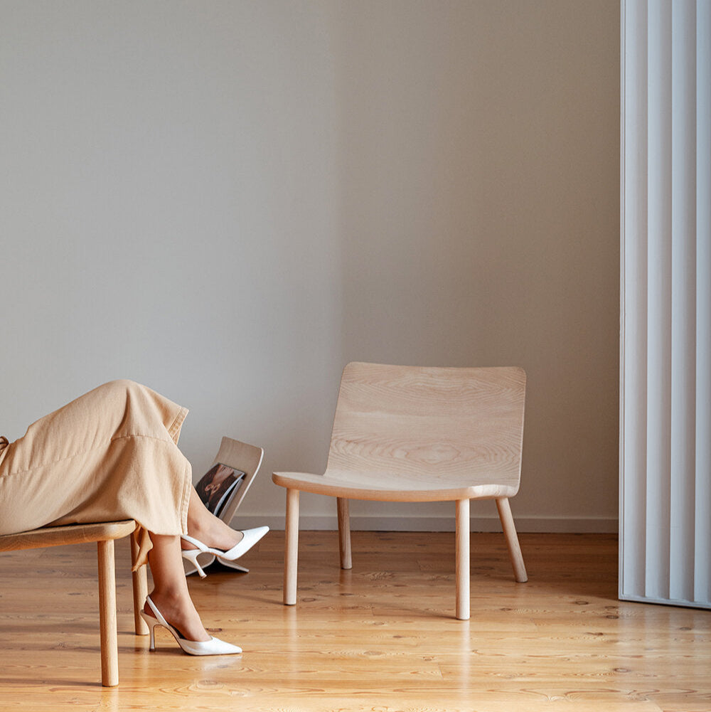 Minimalistischer moderner Loungesessel Allay aus natürlichem Eschen-, Eichen- und Walnussholz