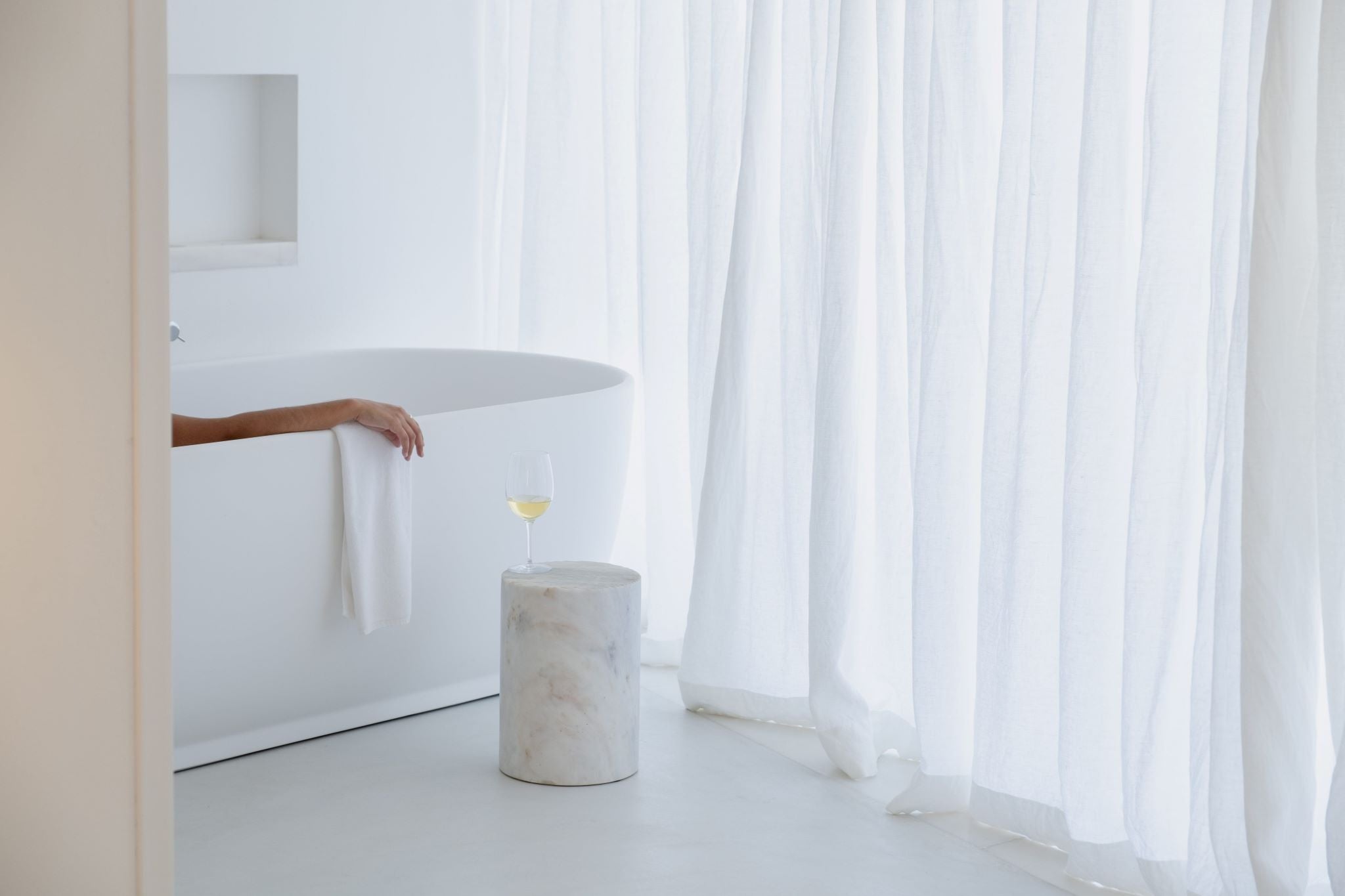 Pedra Collection Set - Sculptural Vase & Sidetable in Marble