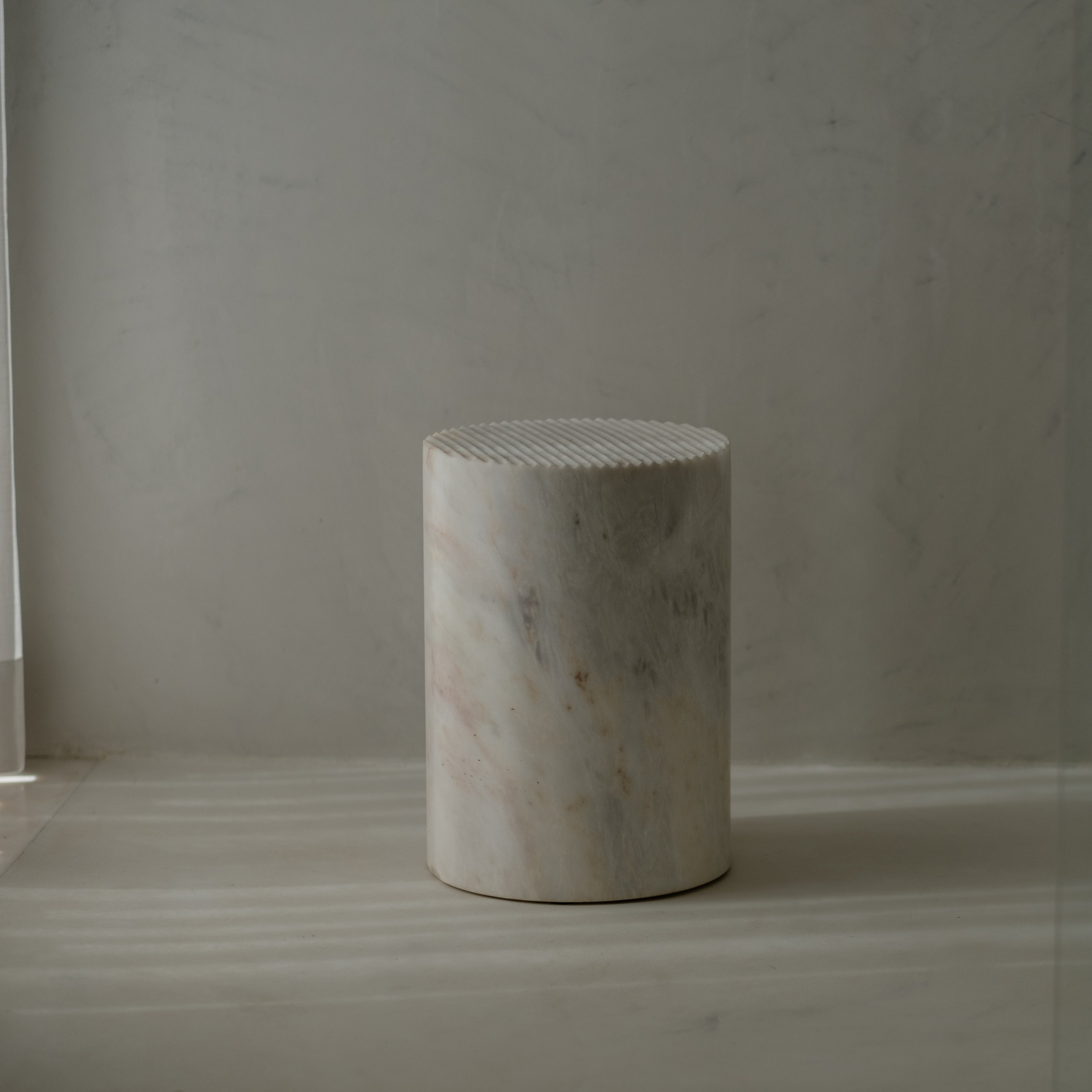 Pedra Collection Set - Sculptural Vase & Sidetable in Marble