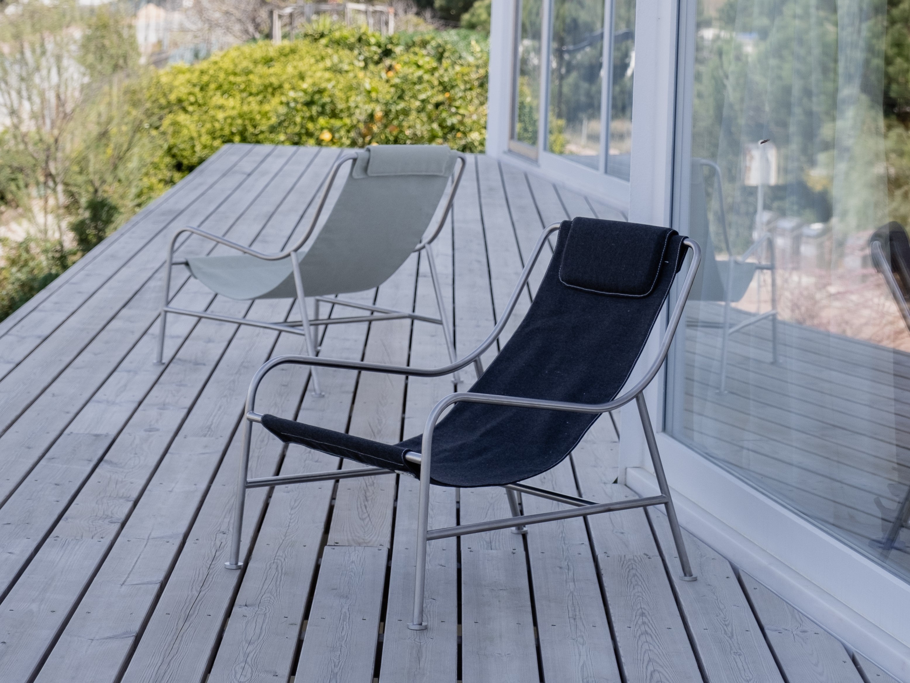 Minimalist Outdoor Lounge Chair in Fabric LISBOA - Versatile  Elegance with 2 Custom Seat Covers