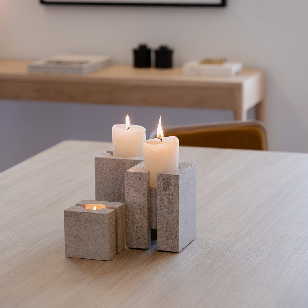 Ensemble LEVE – 3 bougeoirs sculpturaux en calcaire