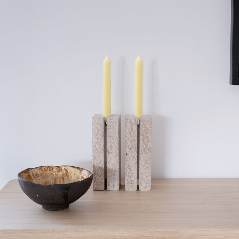 Ensemble LEVE – 3 bougeoirs sculpturaux en calcaire