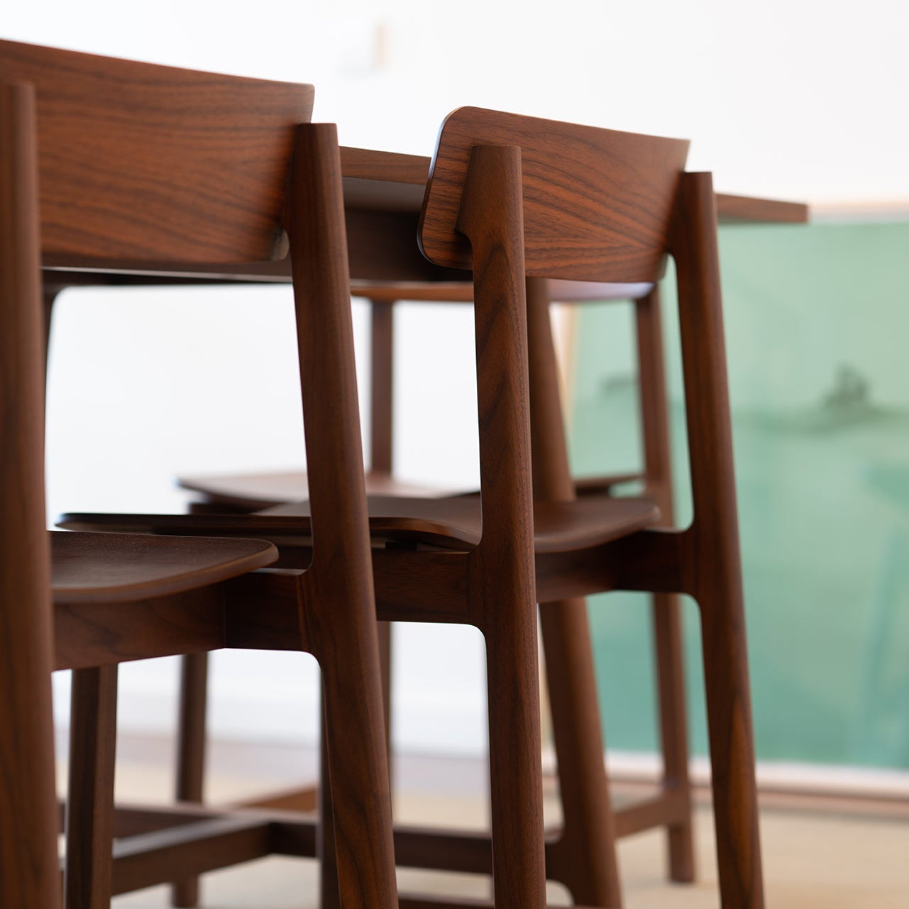 FRAME – Minimalist Chair in Solid Wood