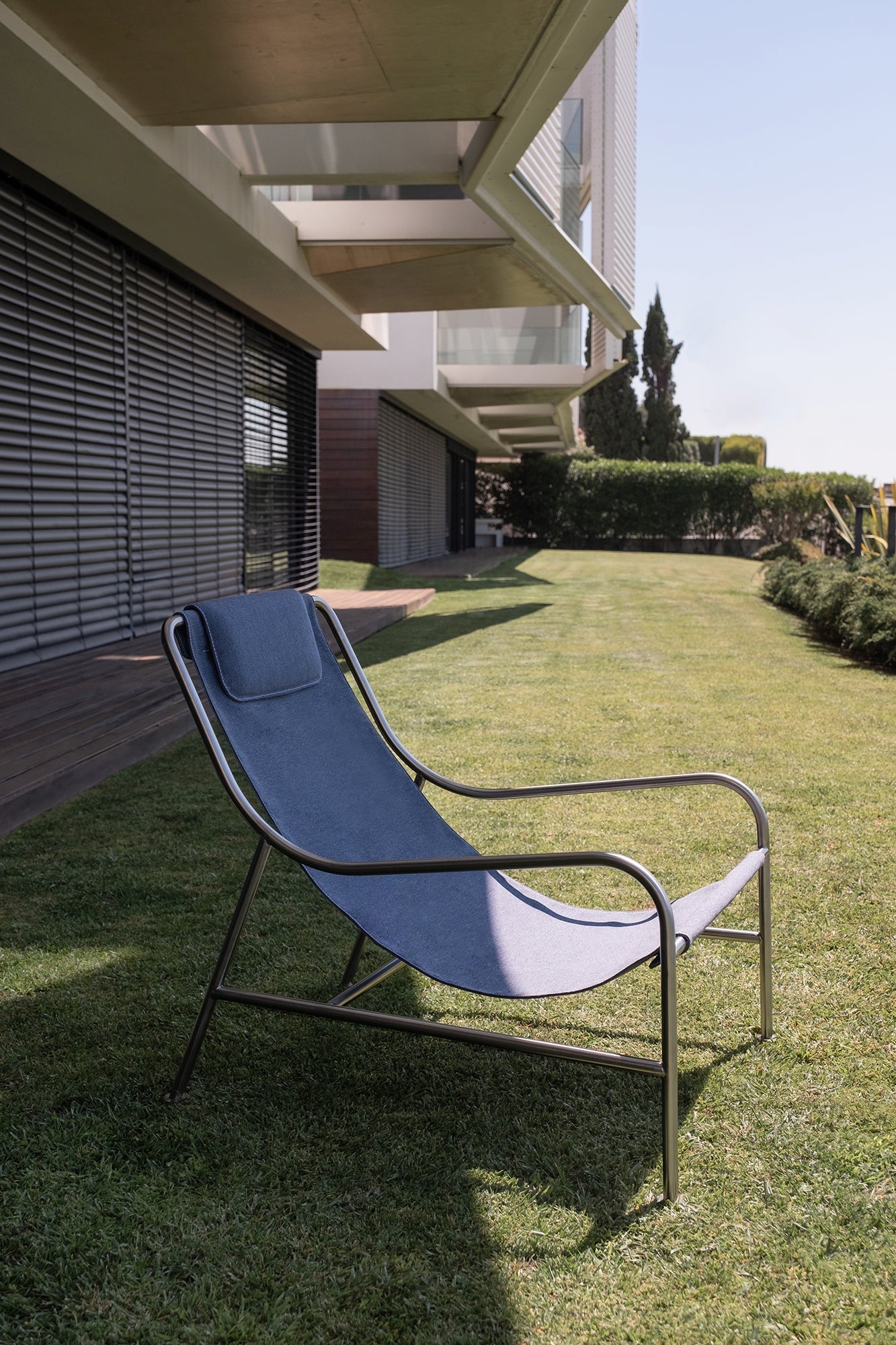 LISBOA – Minimalist Stainless Steel Armchair with Customizable Seat