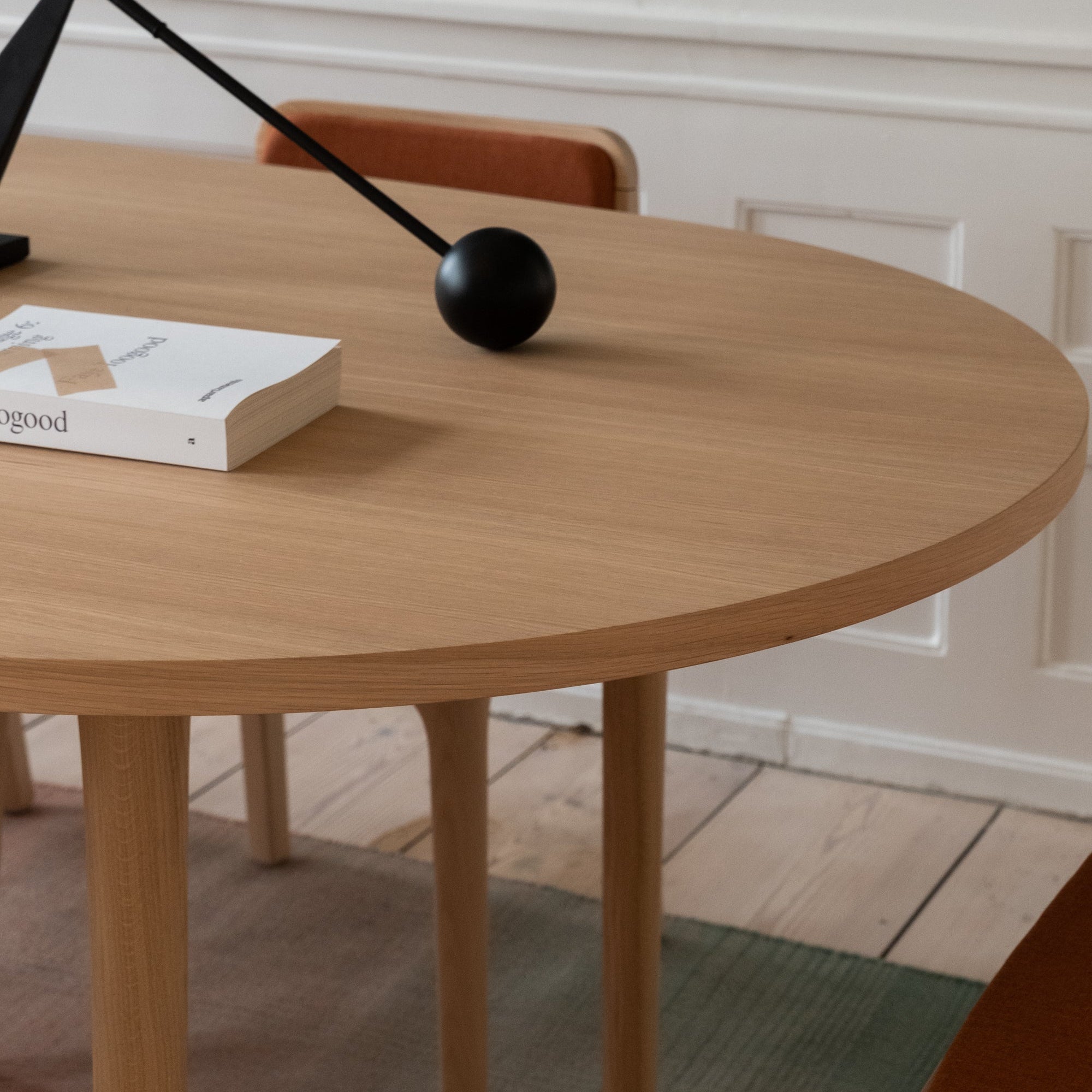 CAST – Minimalist Oval Table in a Solid Wood