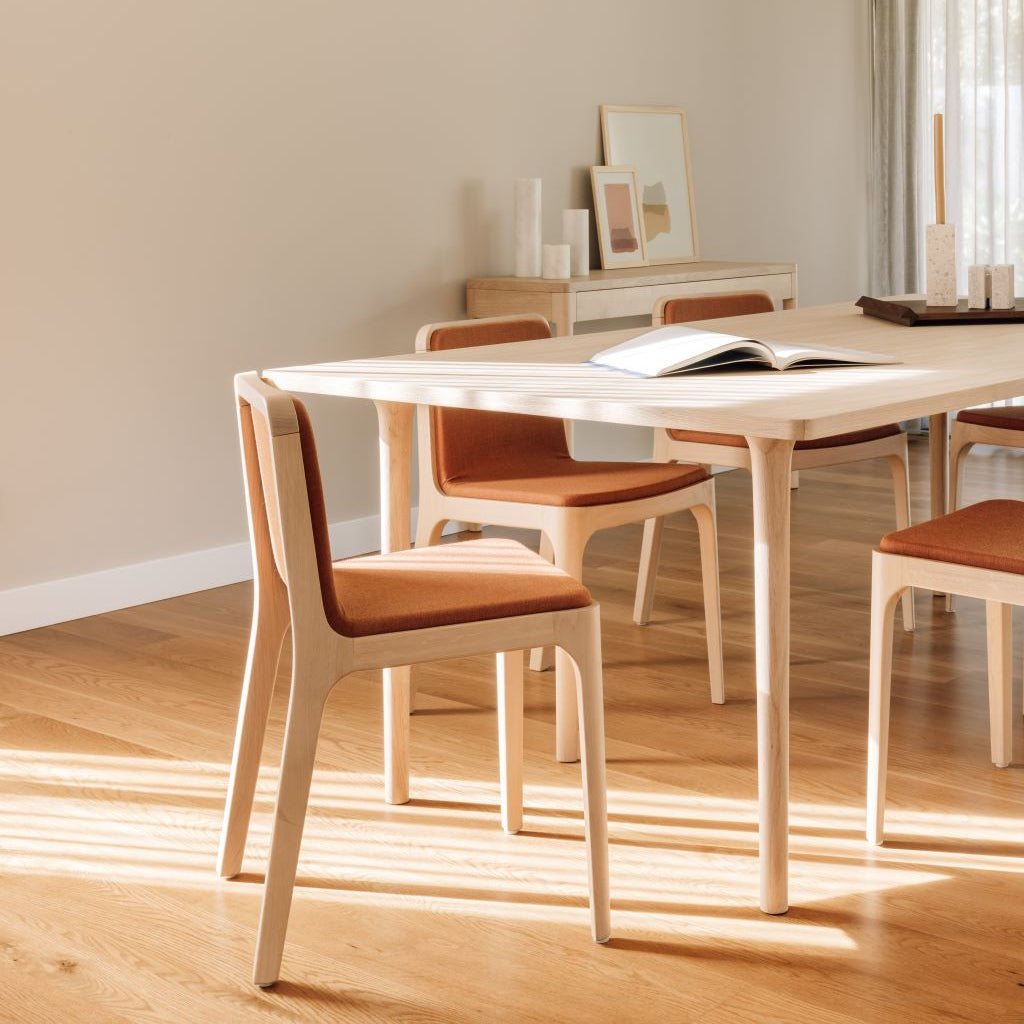 CAST – Minimalist Rectangular Table in a Solid Wood