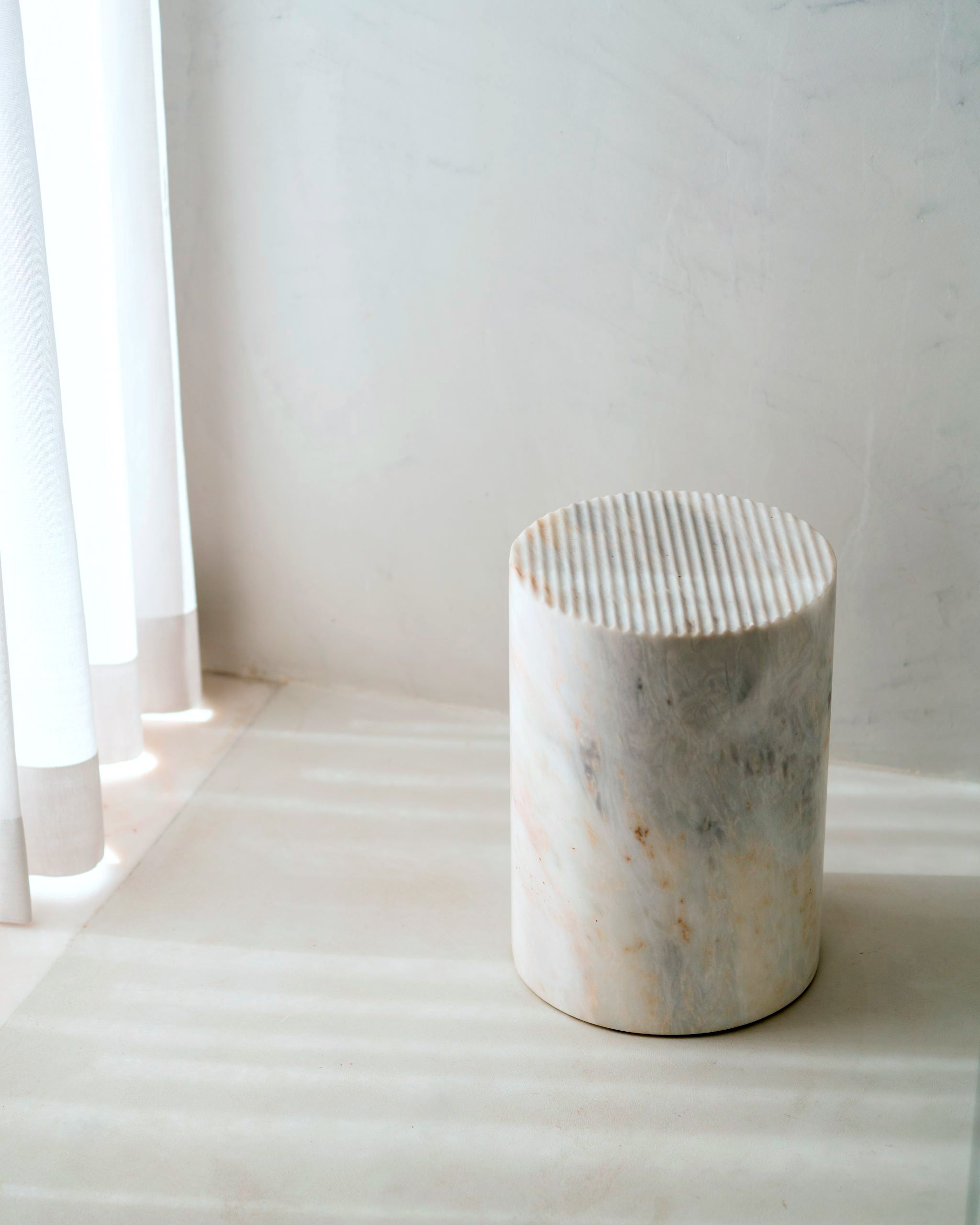 Pedra Collection Set - Sculptural Vase & Sidetable in Marble