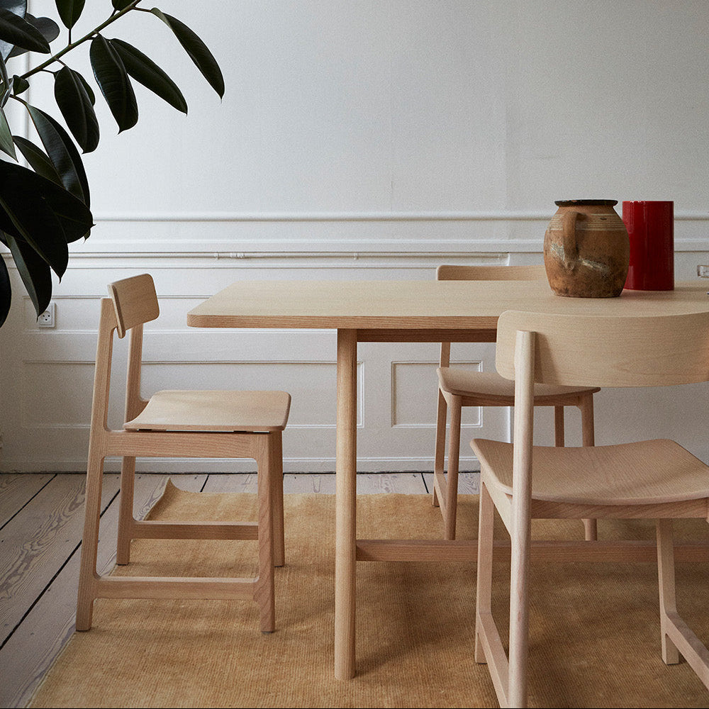 FRAME – Minimalist Chair in Solid Wood