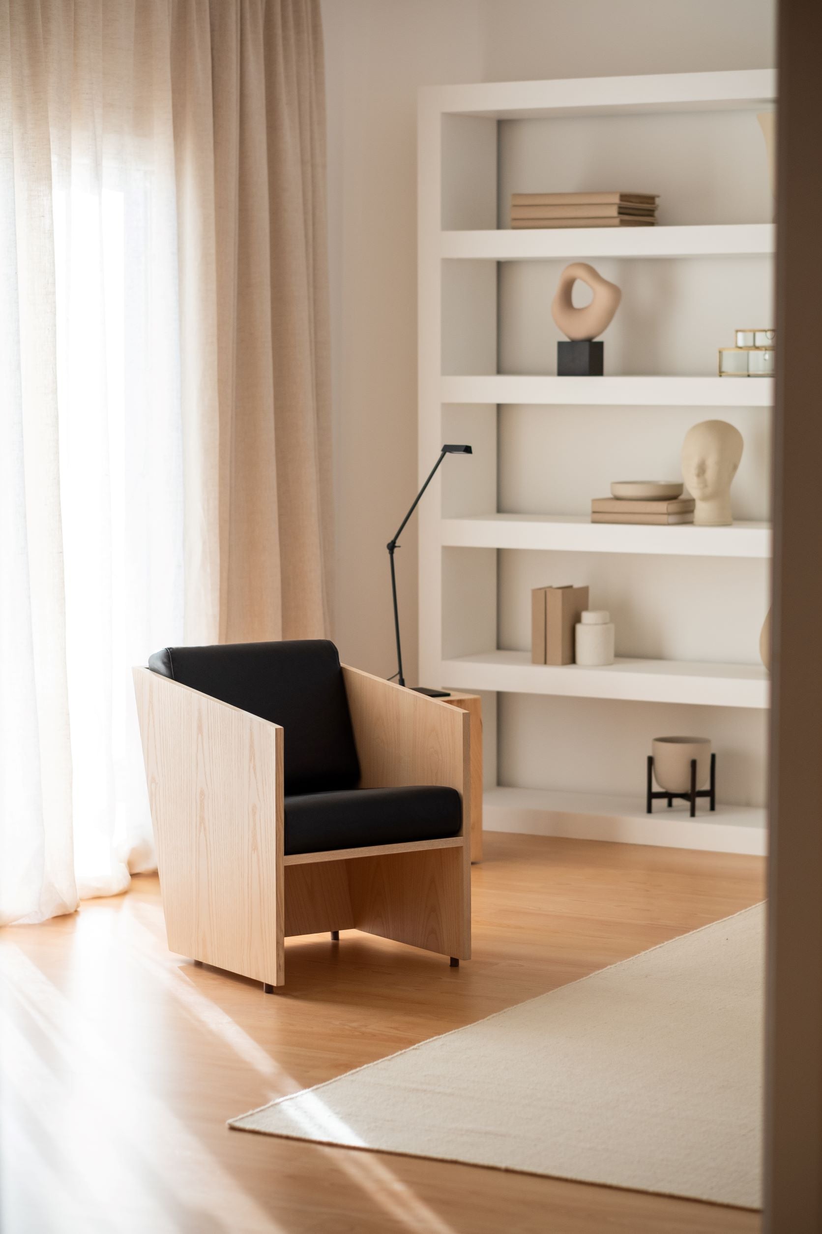 Álvaro Siza Vieira - Armchair in Ash, oak and walnut Wood