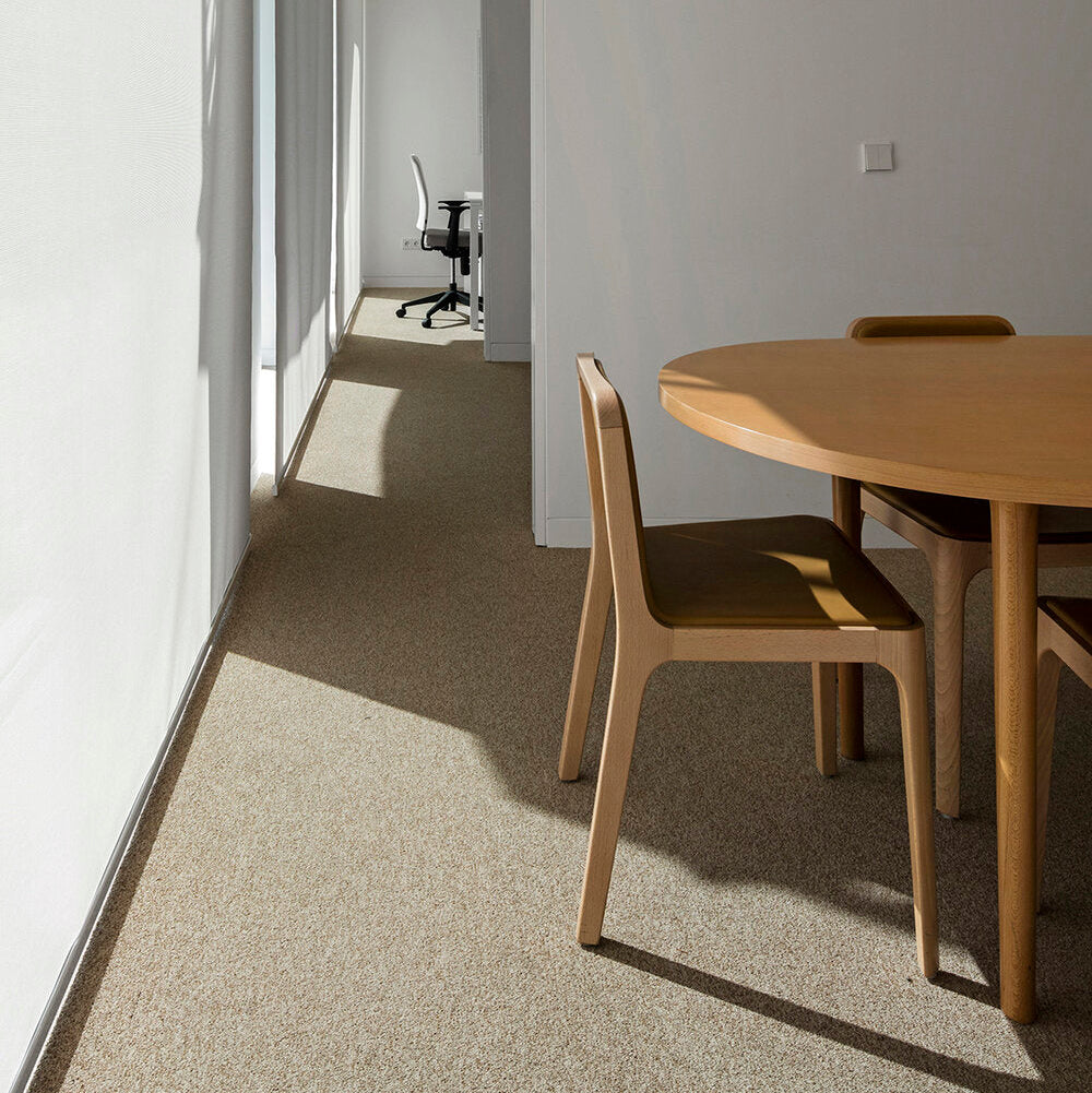 Minimalistischer moderner runder Gusstisch