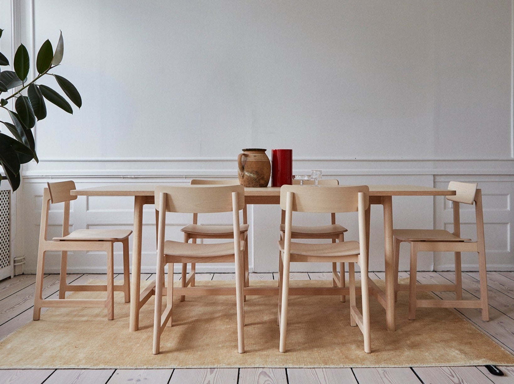 Minimalist Table for Timeless Gatherings FRAME