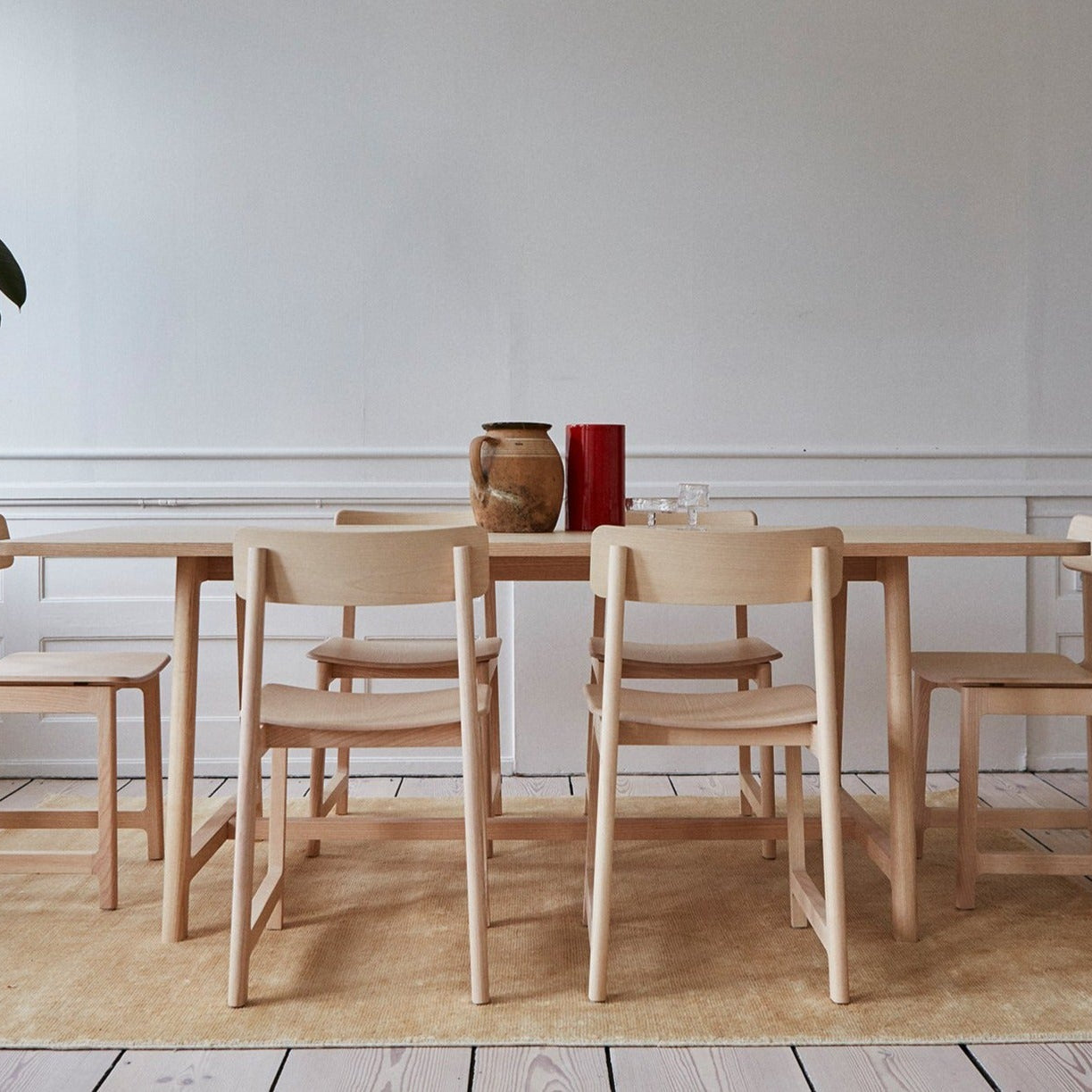 FRAME – Minimalist Retangular Table in a Solid Wood