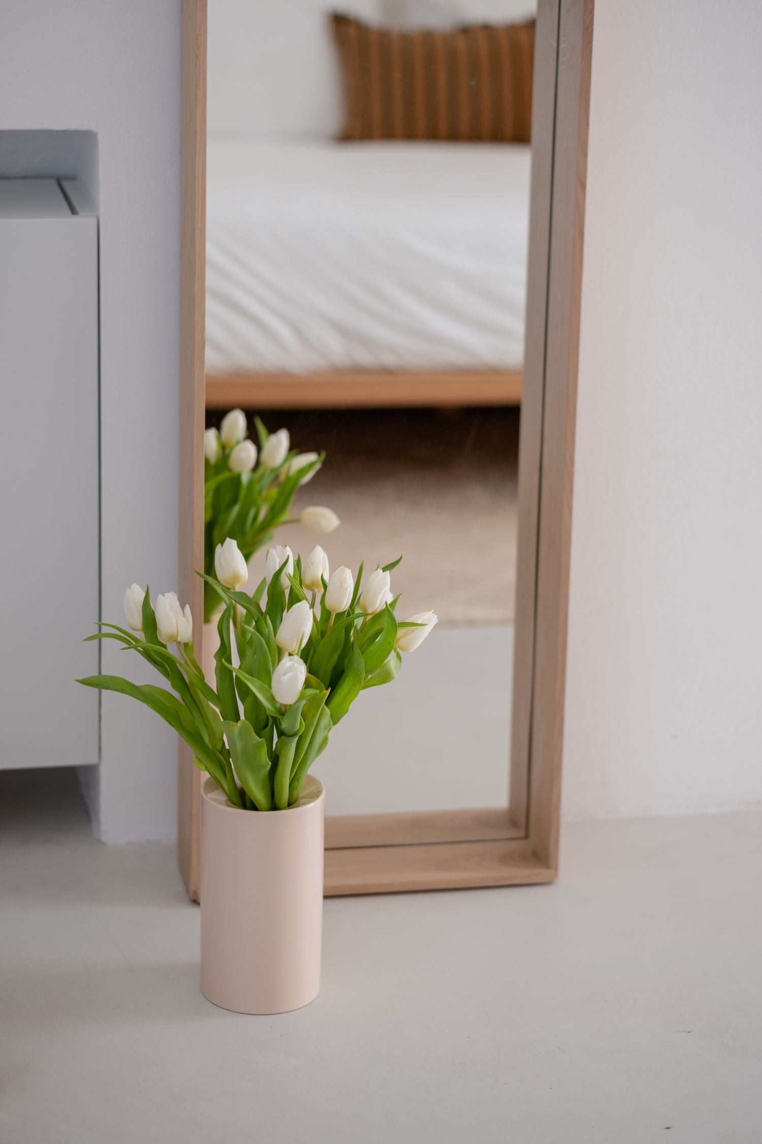 CAMPO – Minimalist Wall Mirror in Solid Wood