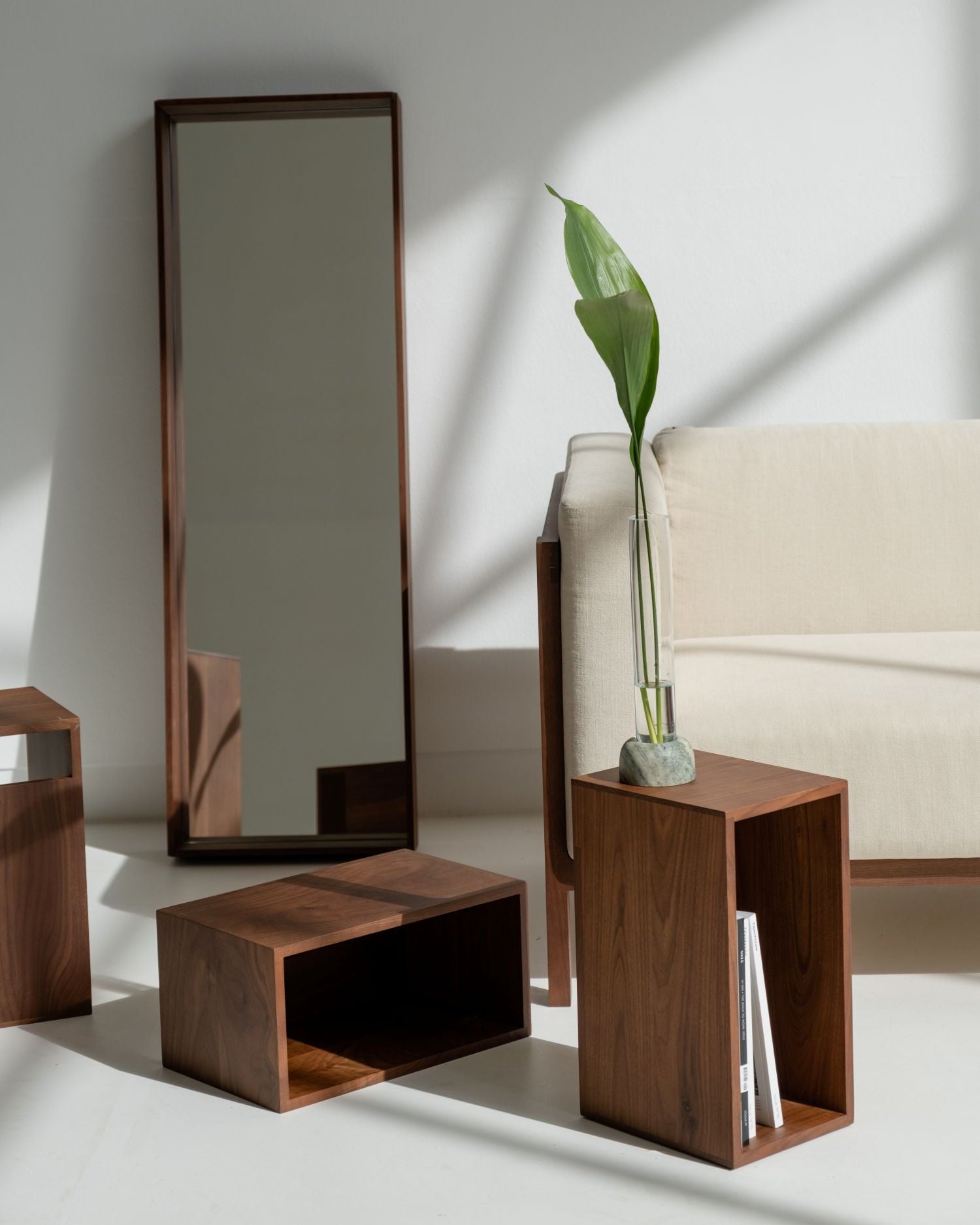 CAMPO – Minimalist Wall Mirror in Solid Wood