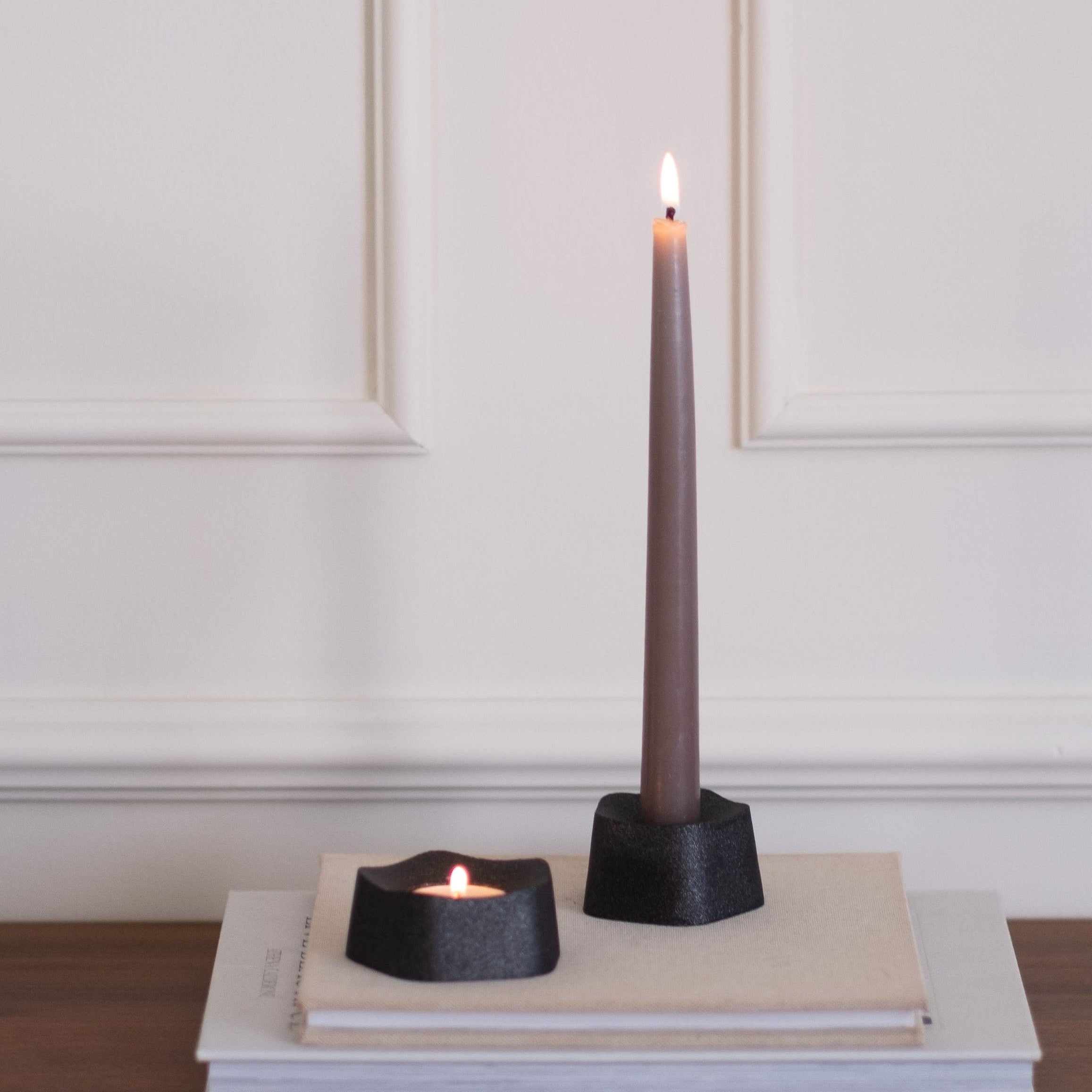FLORES – Minimalist Flower Form Candleholder in Iron