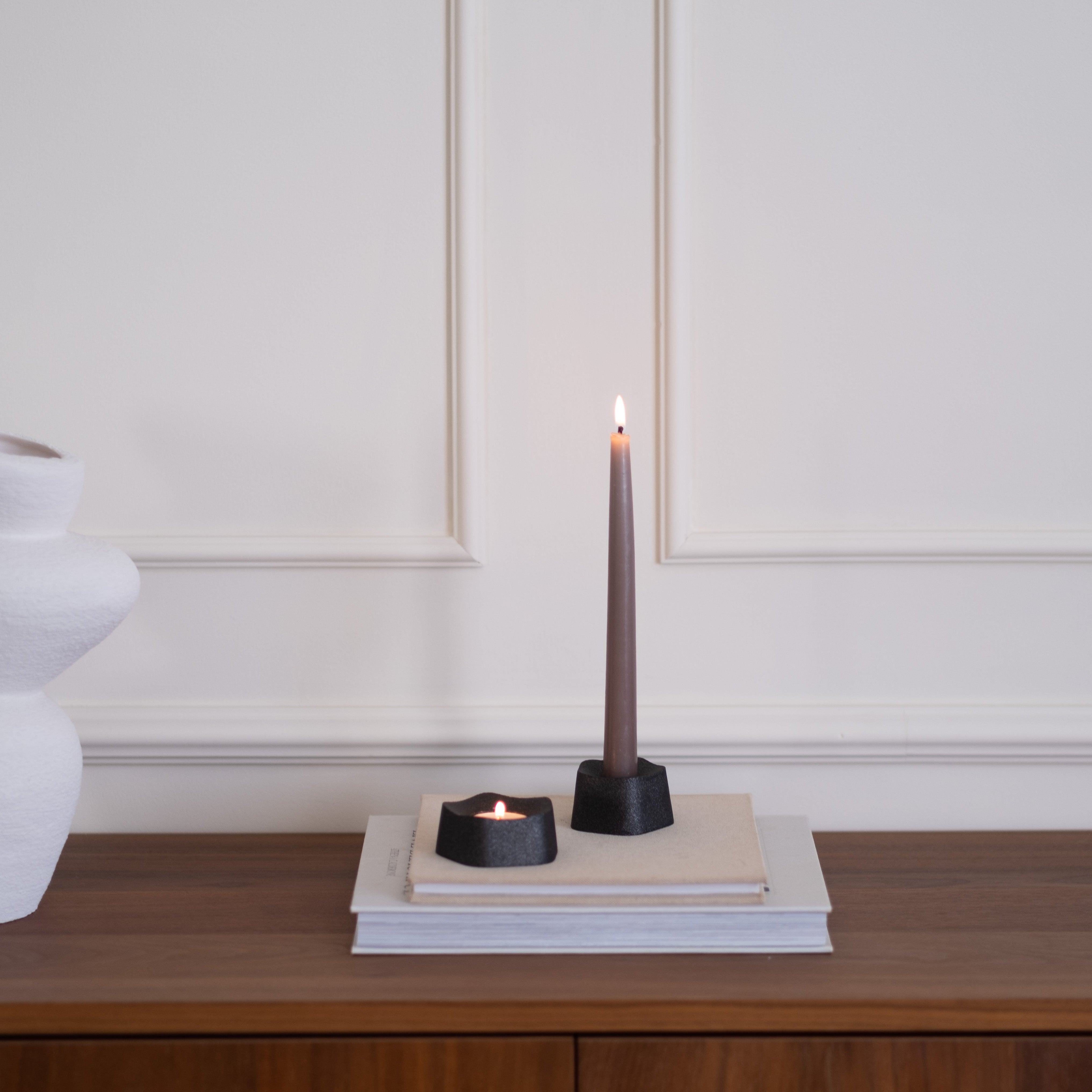 FLORES Set – 2x Minimalist Flower Form Candleholder in Iron