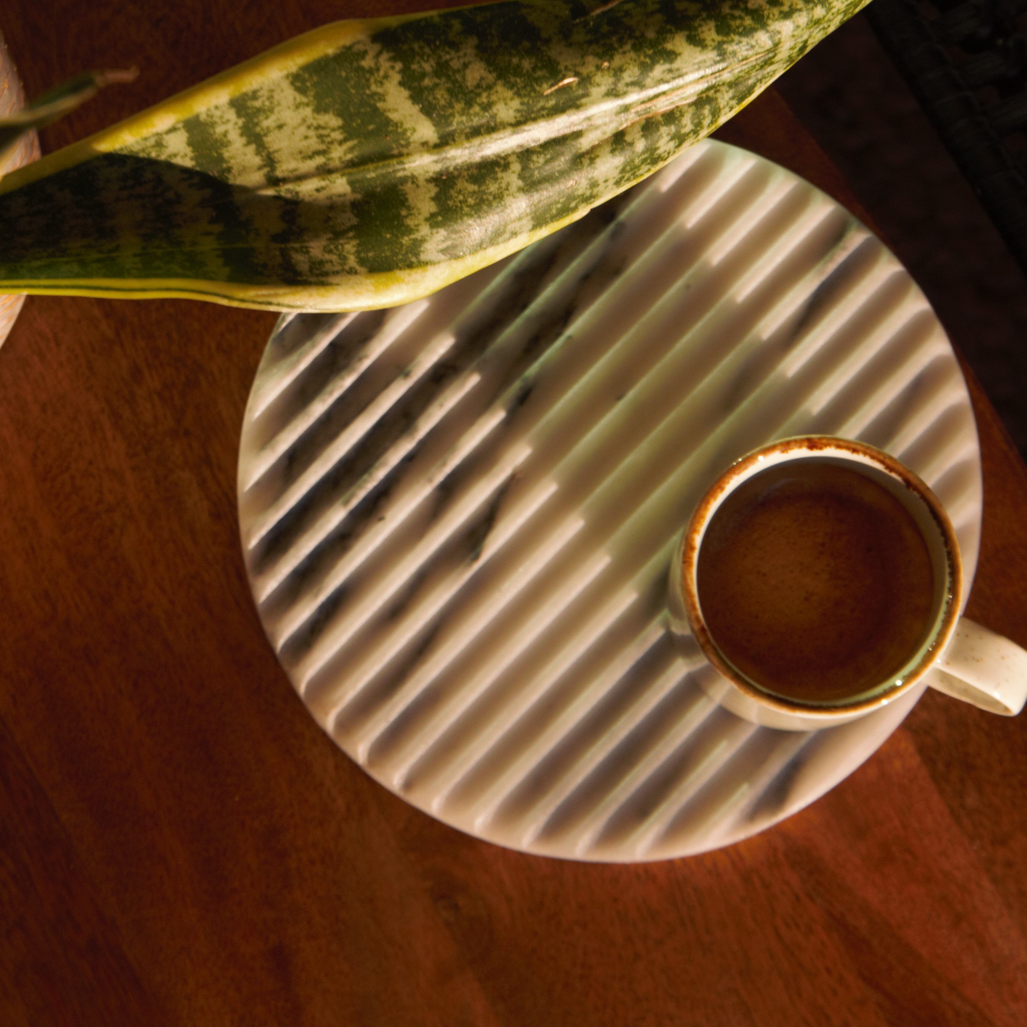 PEDRA Set - 4x Minimalist Round Plates in Marble