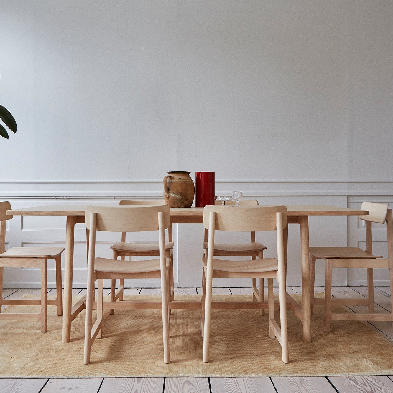 FRAME – Minimalist Retangular Table in a Solid Wood