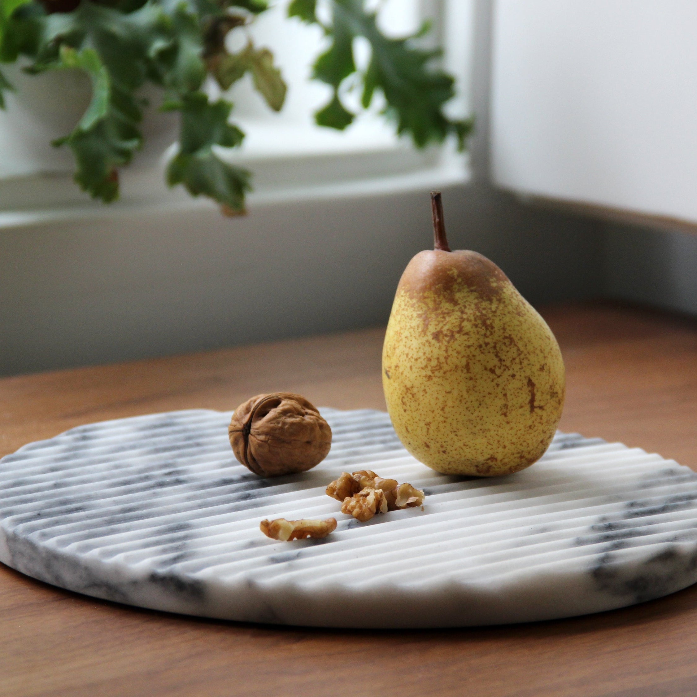 PEDRA Set - 4x Minimalist Round Plates in Marble