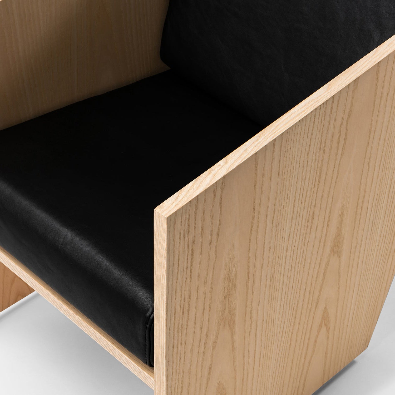ALCÂNTARA - Álvaro Siza Vieira Armchair in Solid Wood