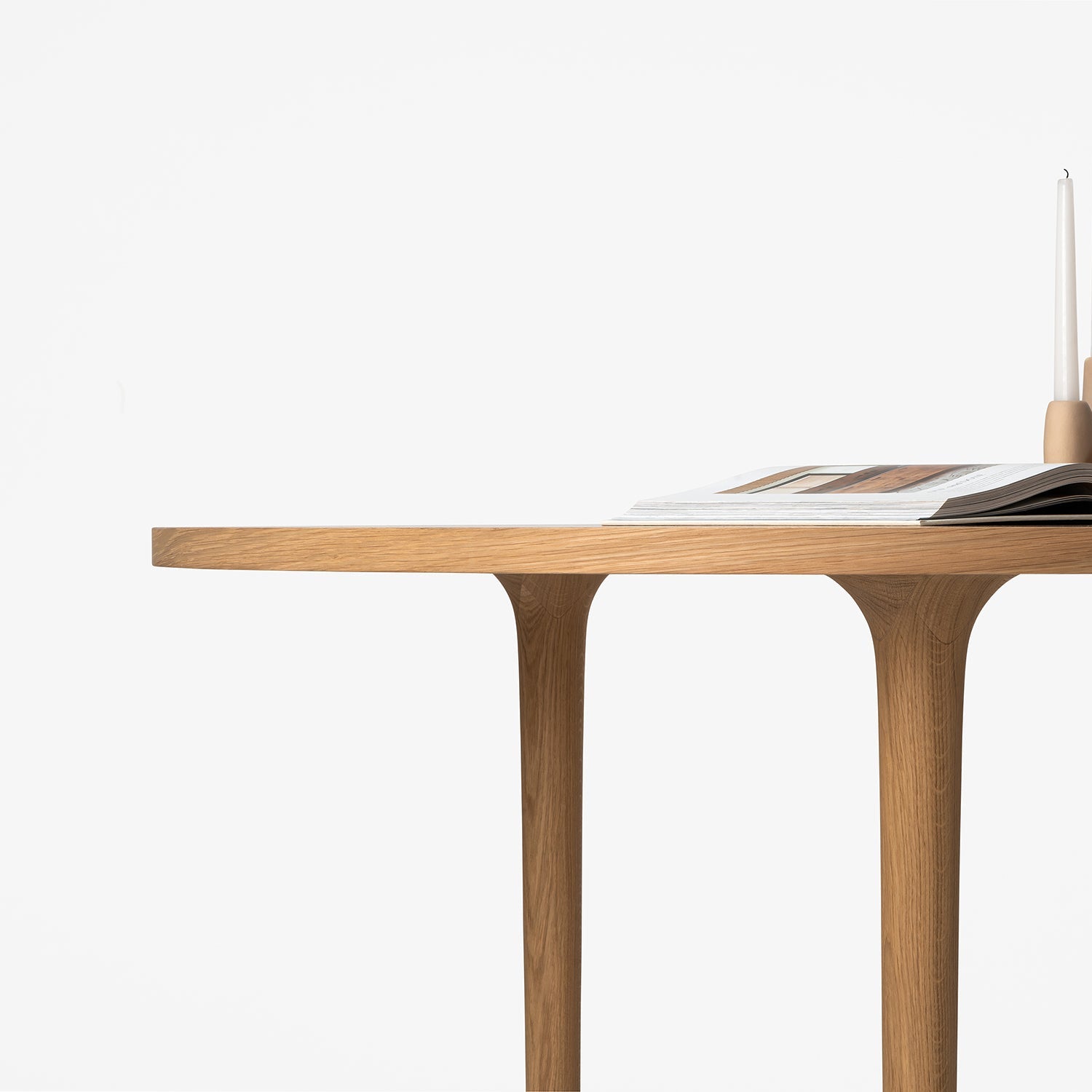 CAST – Minimalist Oval Table in a Solid Wood